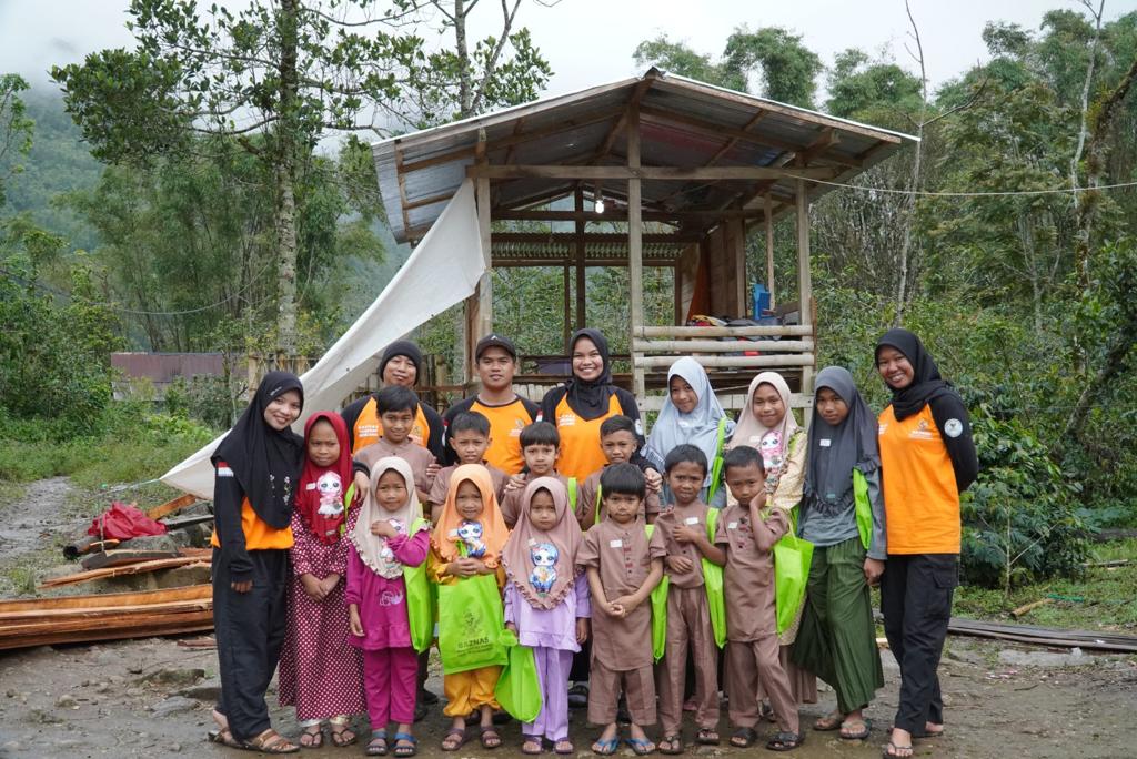 Renovasi Sekolah Dipelosok, Paket Pendidikan dan PHBS