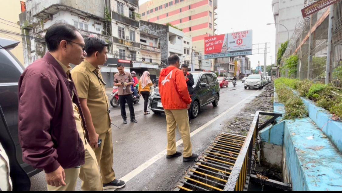 Pascabanjir Danny Tinjau Saluran Drainase