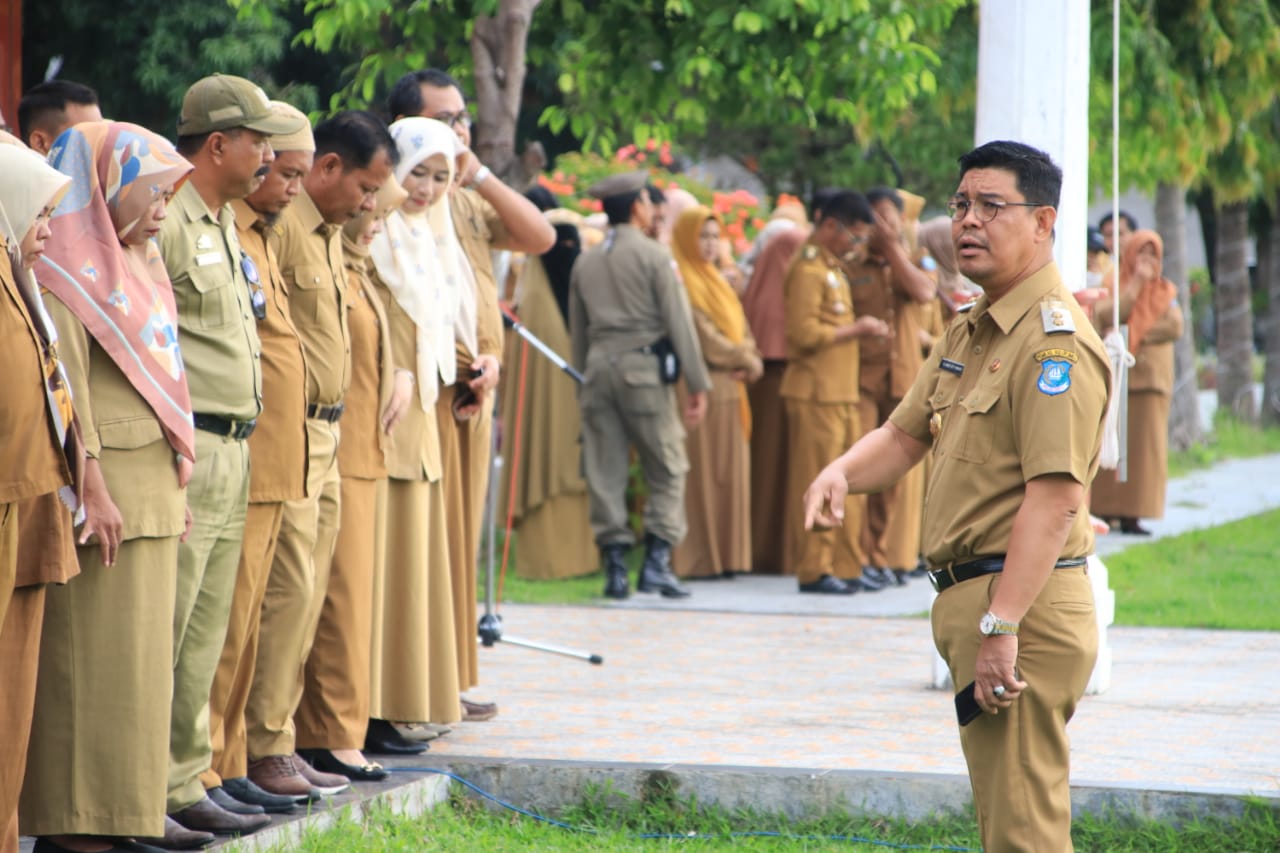 Telat Hadir,  ASN Bikin Barisan Tersendiri