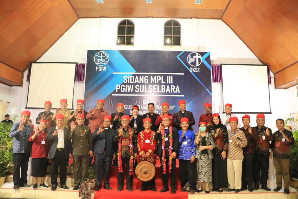Budiman Buka Sidang MPL III PGIW Sulselbara