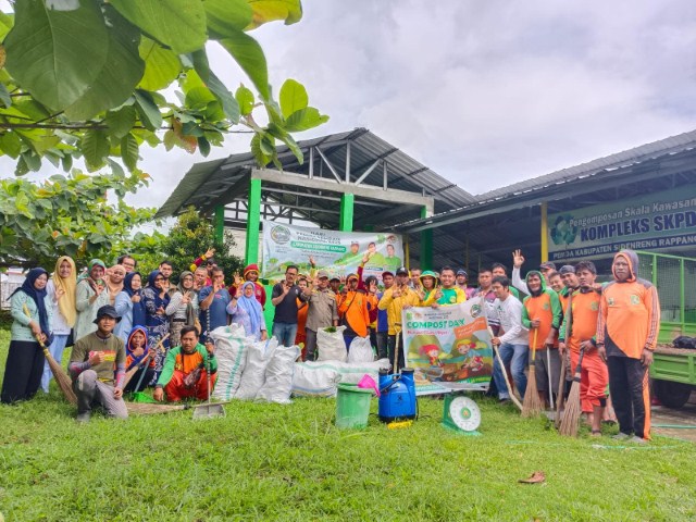 DLH bersama Warga Lakukan Pengomposan