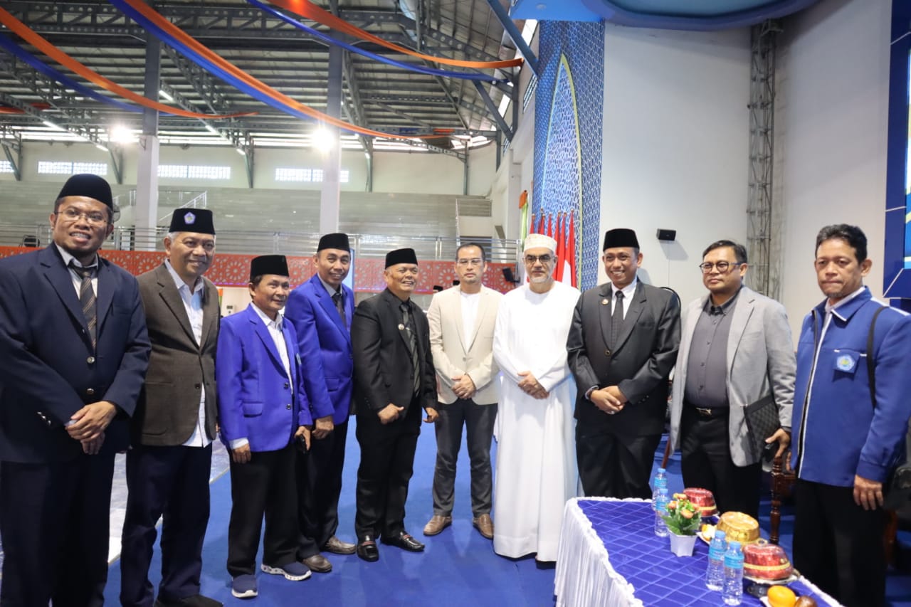 Amran Sampaikan Testimoni di Wisuda Al-Birr