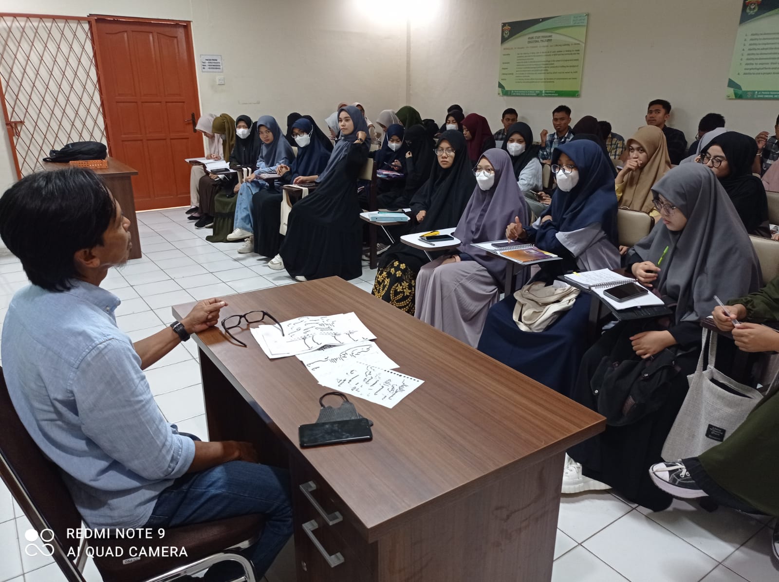 Juara Nasional Kaligrafi Mengajar di Sastra Arab Unhas