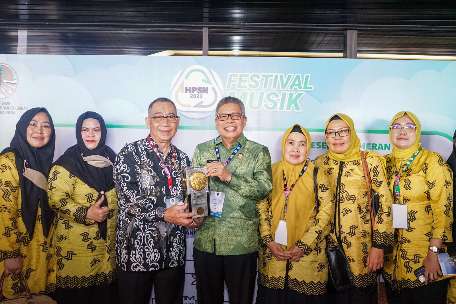 Wali Kota Terima Piala Adipura 2022