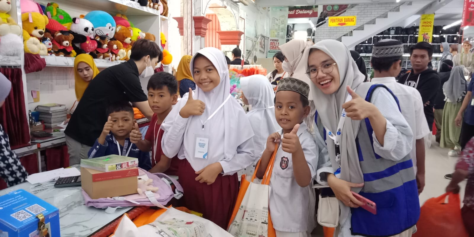 Human Initiative Mengajak Anak Yatim Berbelanja
