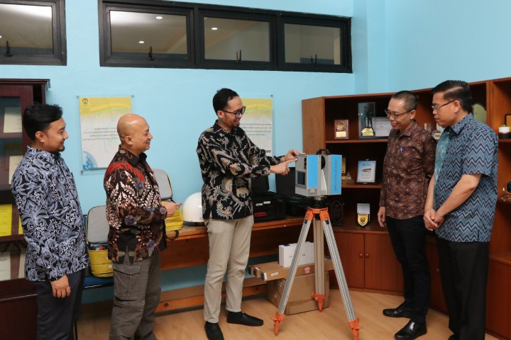 PT Datascrip Hibahkan Perangkat Survei Senilai Rp2,5 Miliar