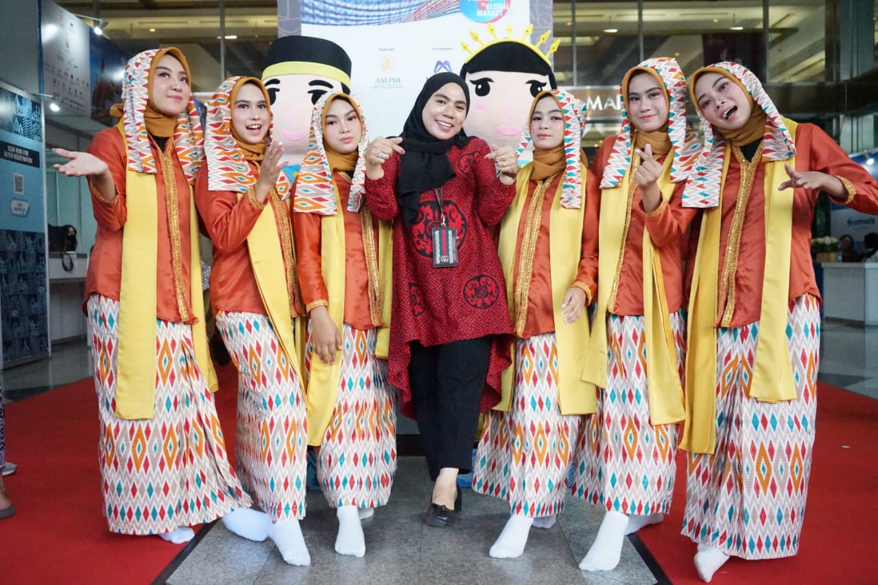 Hari Ketiga Lutim Pamerkan Tarian Monsado
