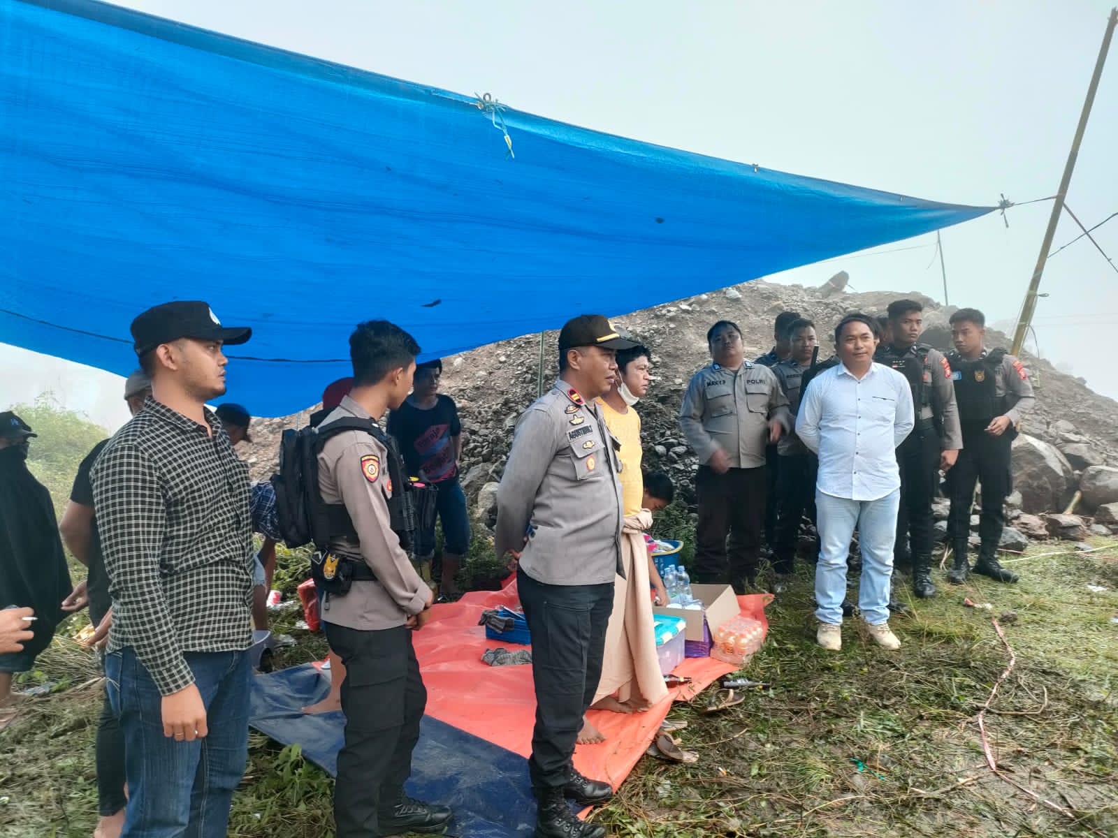 Tim Gabungan Bongkar Arena Sabung Ayam di Rembon