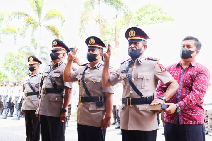 Lima Pejabat Mapolres di Serahterimakan