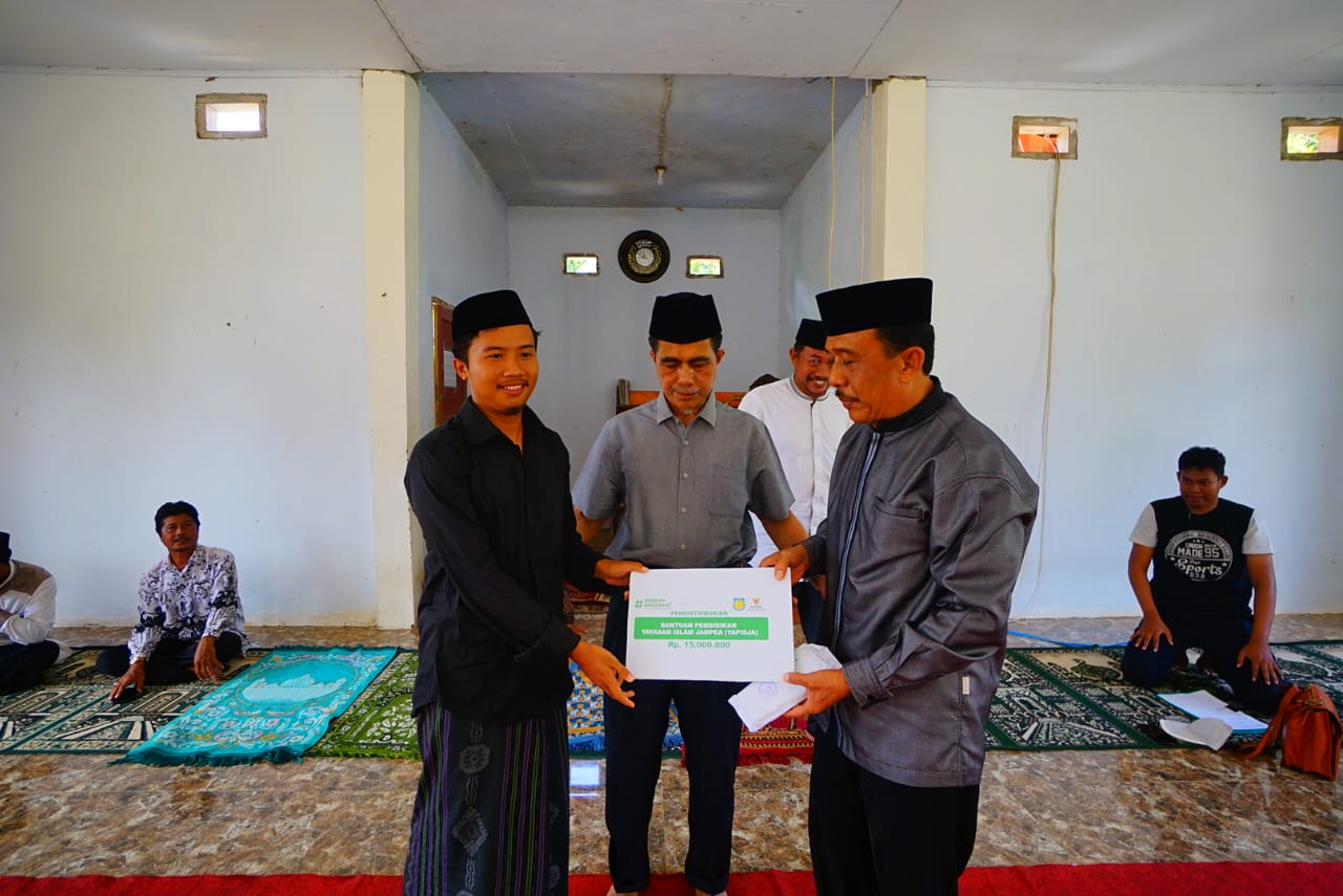 Wabup Selayar Bersama Baznas Bantu Pondok Pesantren Darul Ulum Pao Etang