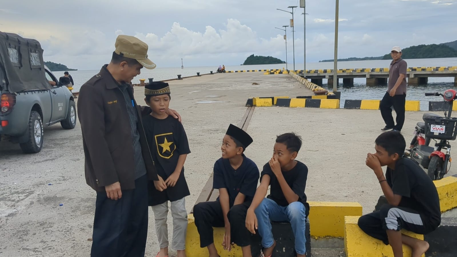 Wabup Selayar Temui Empat Bocah di Pelabuhan Benteng Jampea