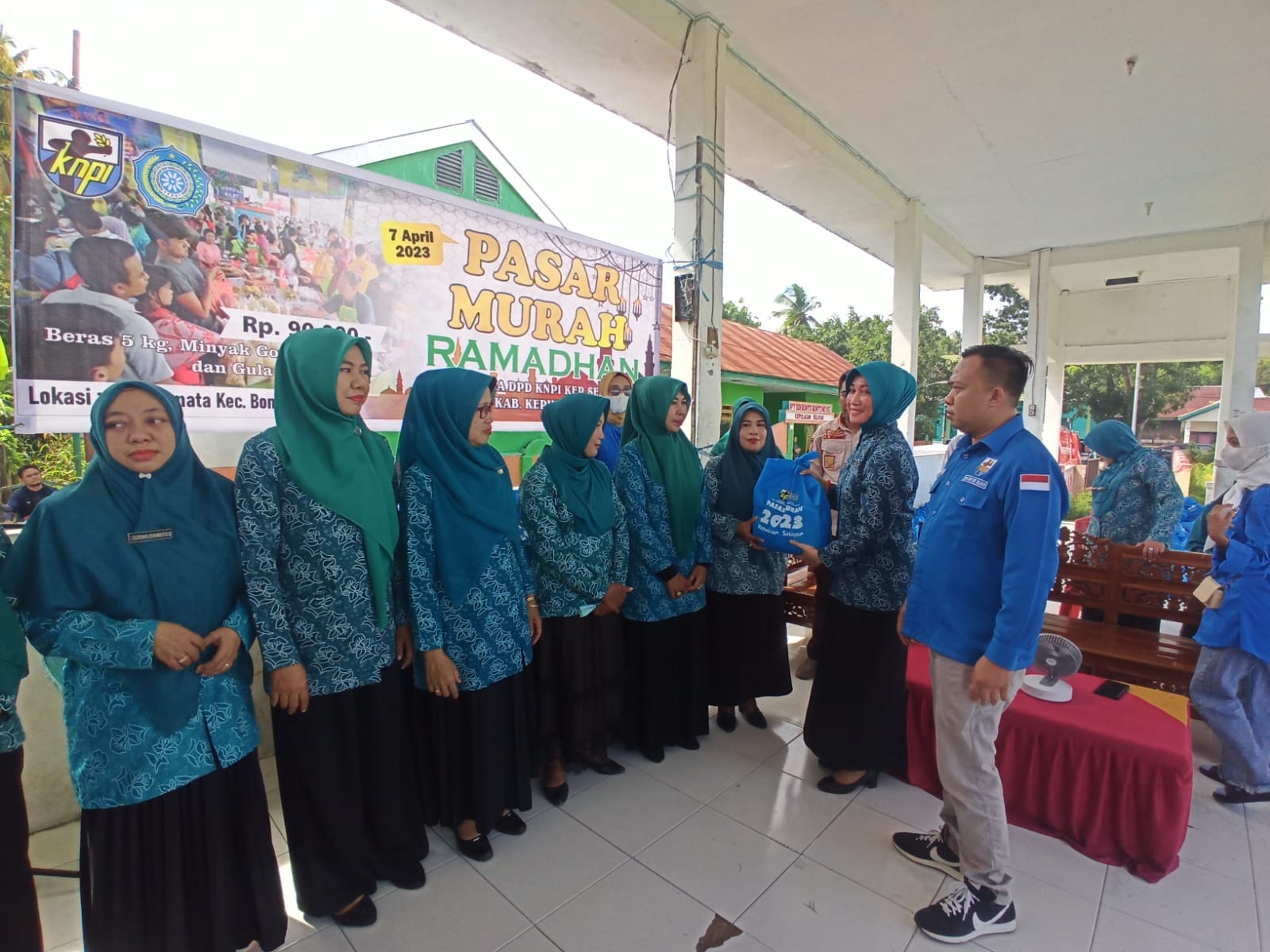 DPD KNPI dan TP PKK Selayar Gelar Pasar Murah Ramadan