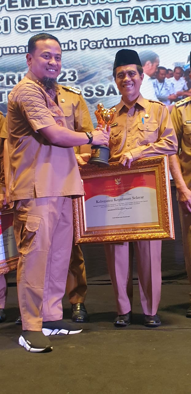Wabup Saiful Arif Terima Piala Dan Piagam PPD Dari Gubernur Sulsel