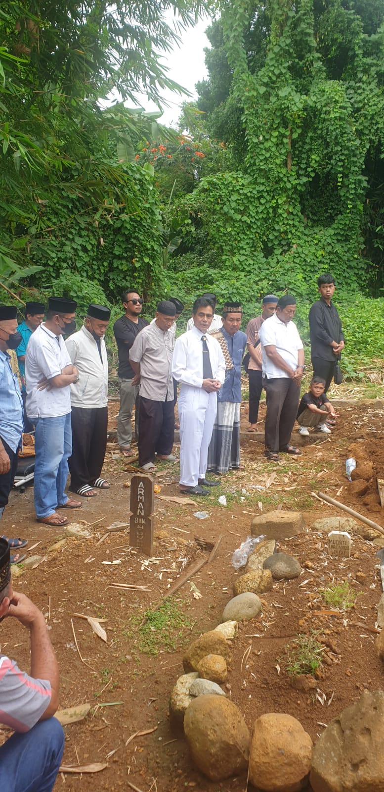 Wabup Selayar Ceramah di Pemakaman Putri KH Hayyung di Makassar