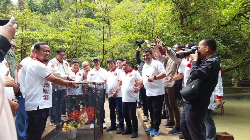 Gubernur Bakal Bagikan Seribu Pohon ke Sekolah