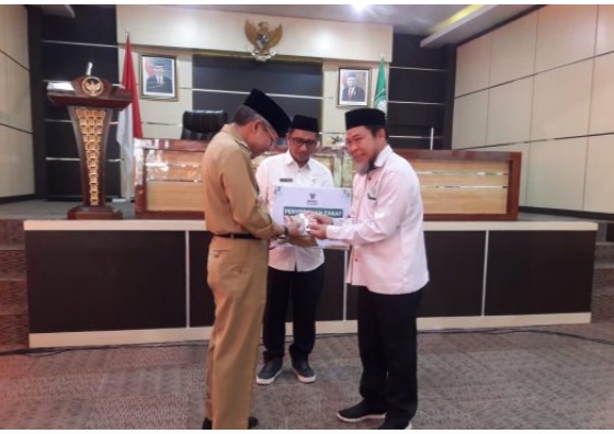 TP Serahkan Zakat Kepada Baznas