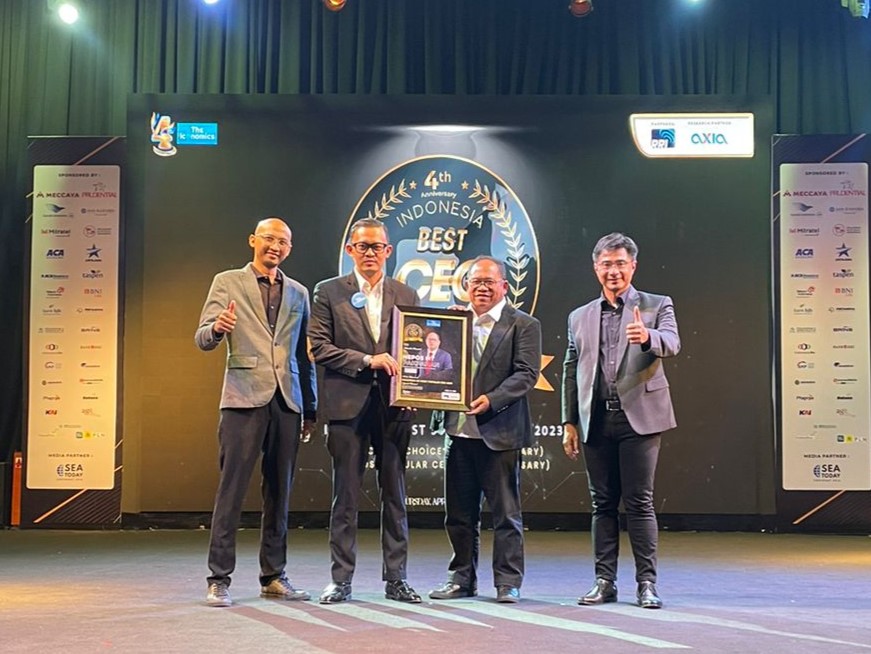 Dirut PTK Raih Penghargaan Top CEO in Service Excellence