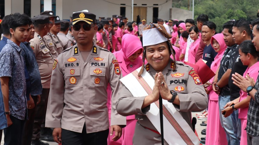 Zulanda Disambut Tadisi Pedang Pora