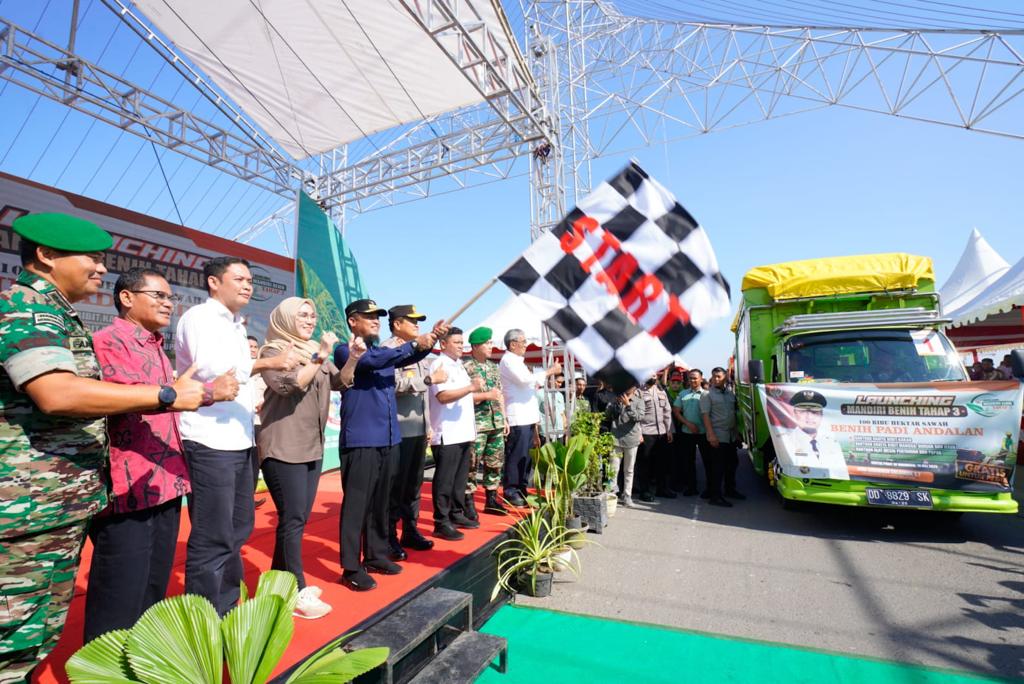 Petani 24 Kabupaten/Kota  Diguyur 2.500 Ton Benih Padi
