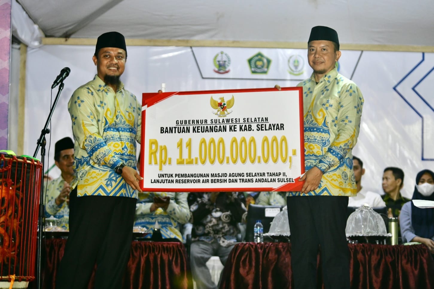 Gubernur Sulsel Serahkan Bantuan Keuangan Rp11 Miliar untuk Pembangunan Masjid Agung Selayar Tahap II