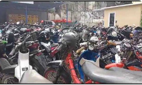 Ratusan Motor Knalpot Brong Dikandangkan