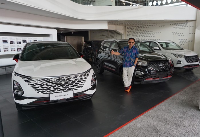 Kunjungi Chery, Djauhari Coba Tiggo 8 Pro dan Omoda 5