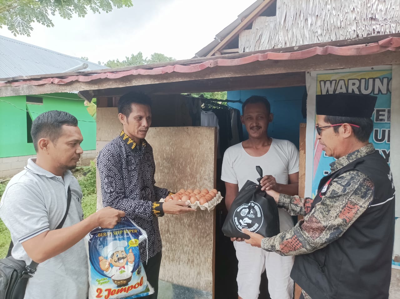 Berbagi Sedekah di Gerakan Peduli