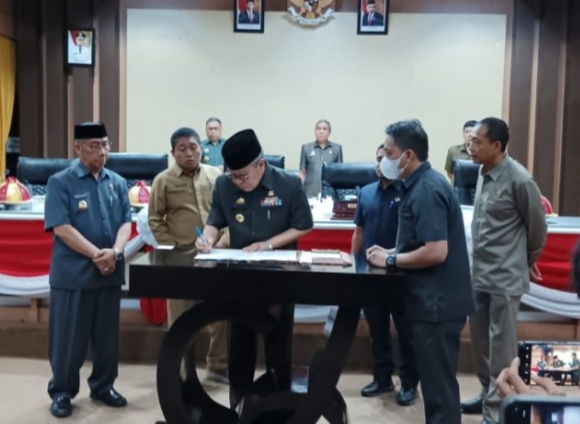 DPRD Serahkan LKPJ,  Wali Kota Apresiasi Wakil Rakyat