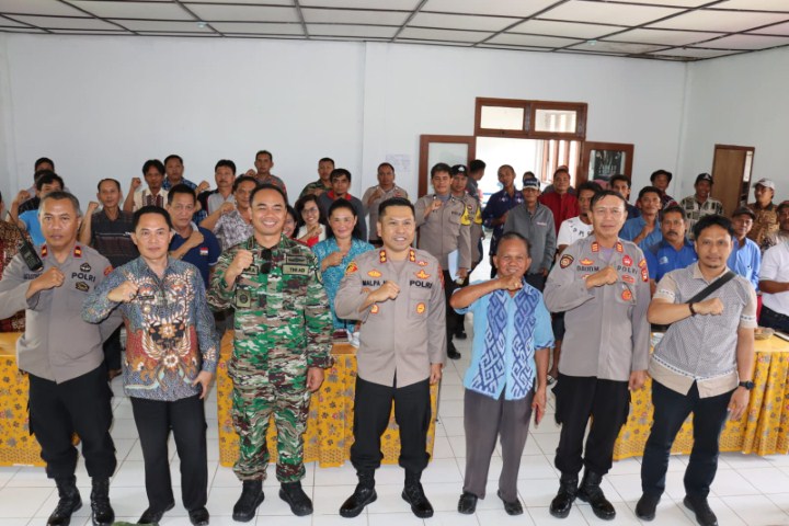 Kapolres-Dandim Jumat Curhat di Rantetayo