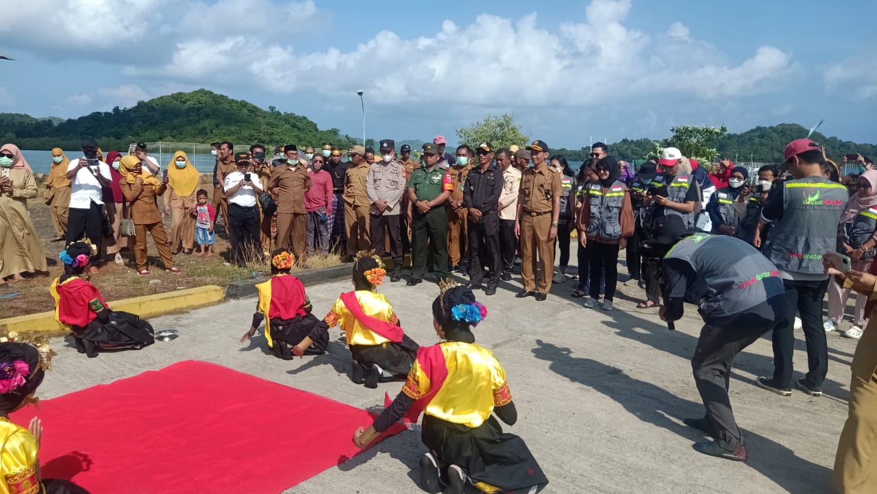 Bupati Selayar Buka Baksos Dochtor Share RS Apung DR Lie Dharmawan II di Jampea