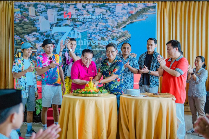 Anniversary ke-7 Swiss Belhotel Angkat Nuansa Hawaian