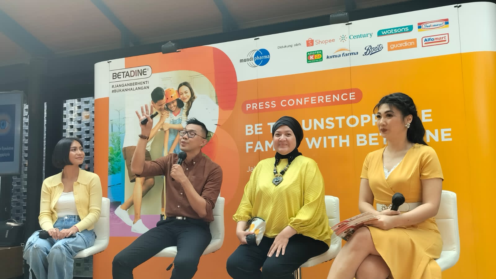 Betadine Ajak Keluarga Indonesia Lebih Aktif, Luncurkan Kampanye The Unstoppable Family