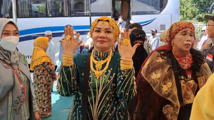 392 Jemaah Haji Kloter Satu  Makassar Tiba, Satu Meninggal