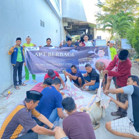The Rinra-Phinisi Point Bersama APT Foundation Jalani Tradisi Berkurban