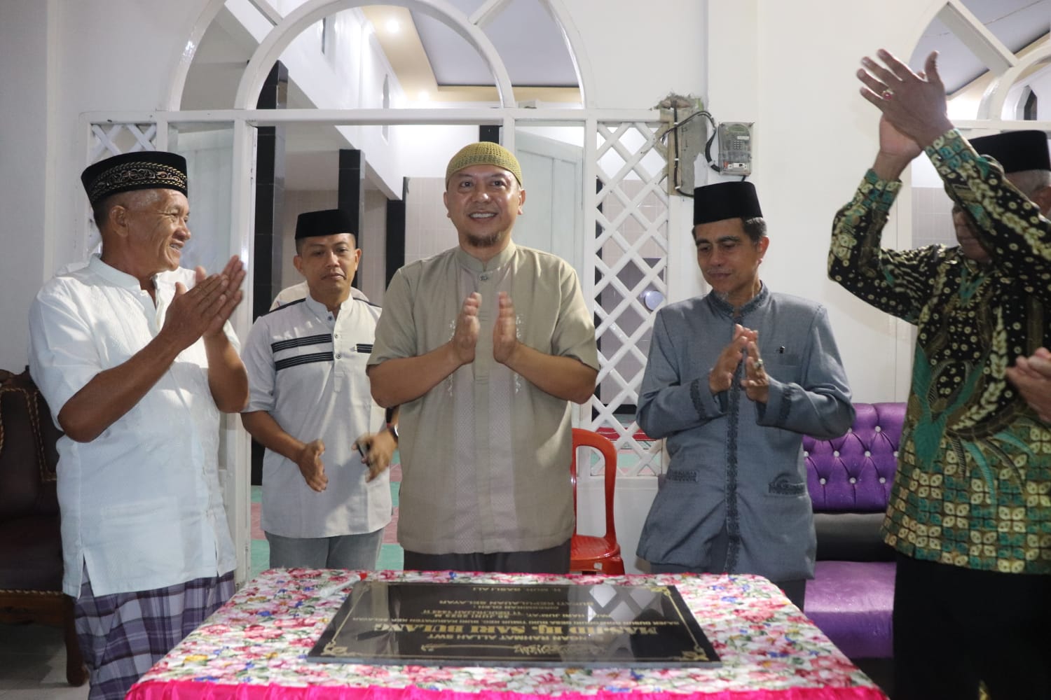 Bupati Basli Ali Apresiasi Keberadaan Masjid Hj Sari Bulang Bajek