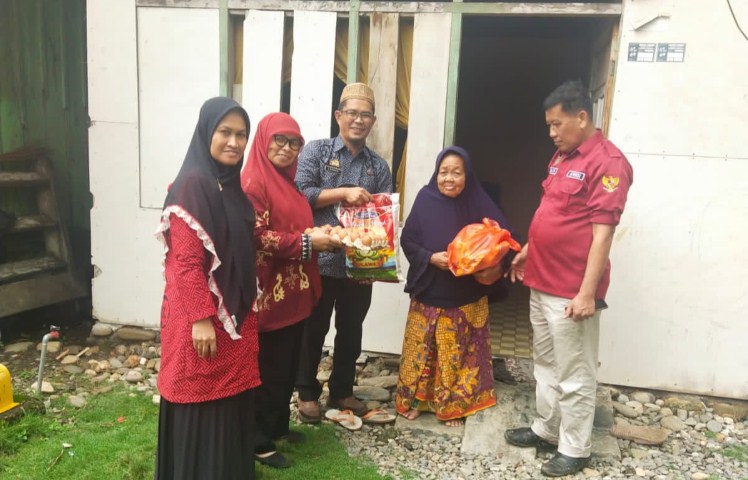 Program Sedekah Jumat Sentuh Warga Miskin