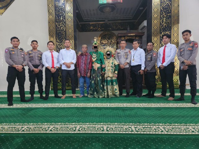 Tahanan Narkoba Nikah di Masjid Mapolres