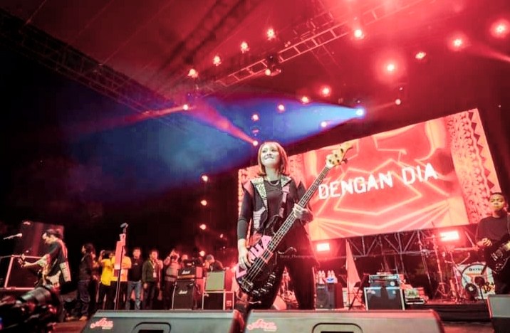 Kotak Band ”Hipnotis” Warga Toraja