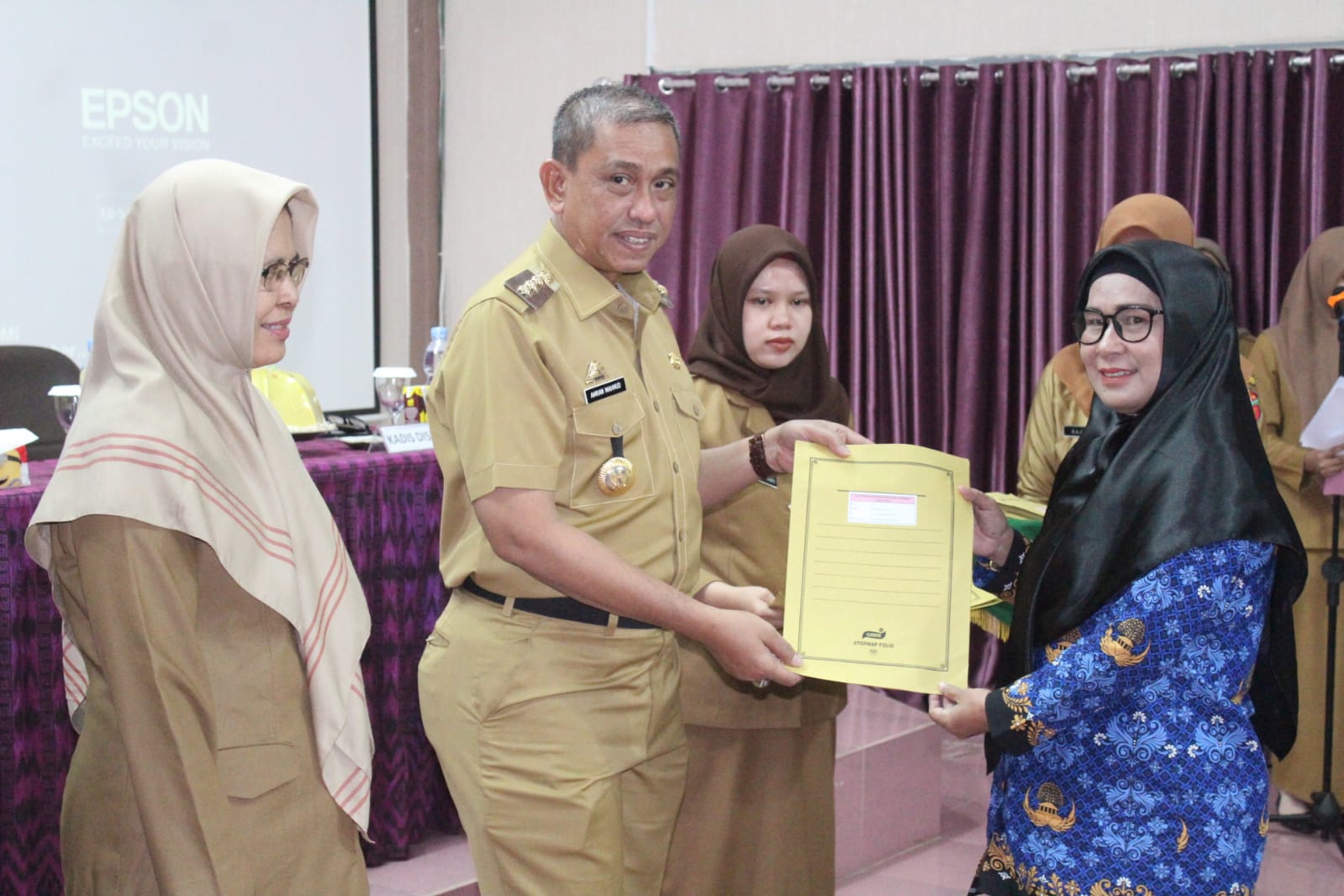 Amran Serahkan SK 67 Pegawai PPK