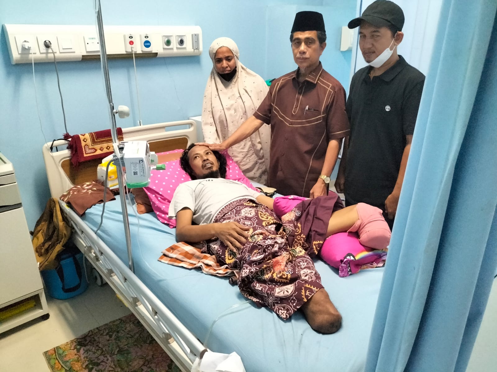 Wabup dan Pimpinan Baznas Selayar Besuk Pasien di PJT RS Wahidin