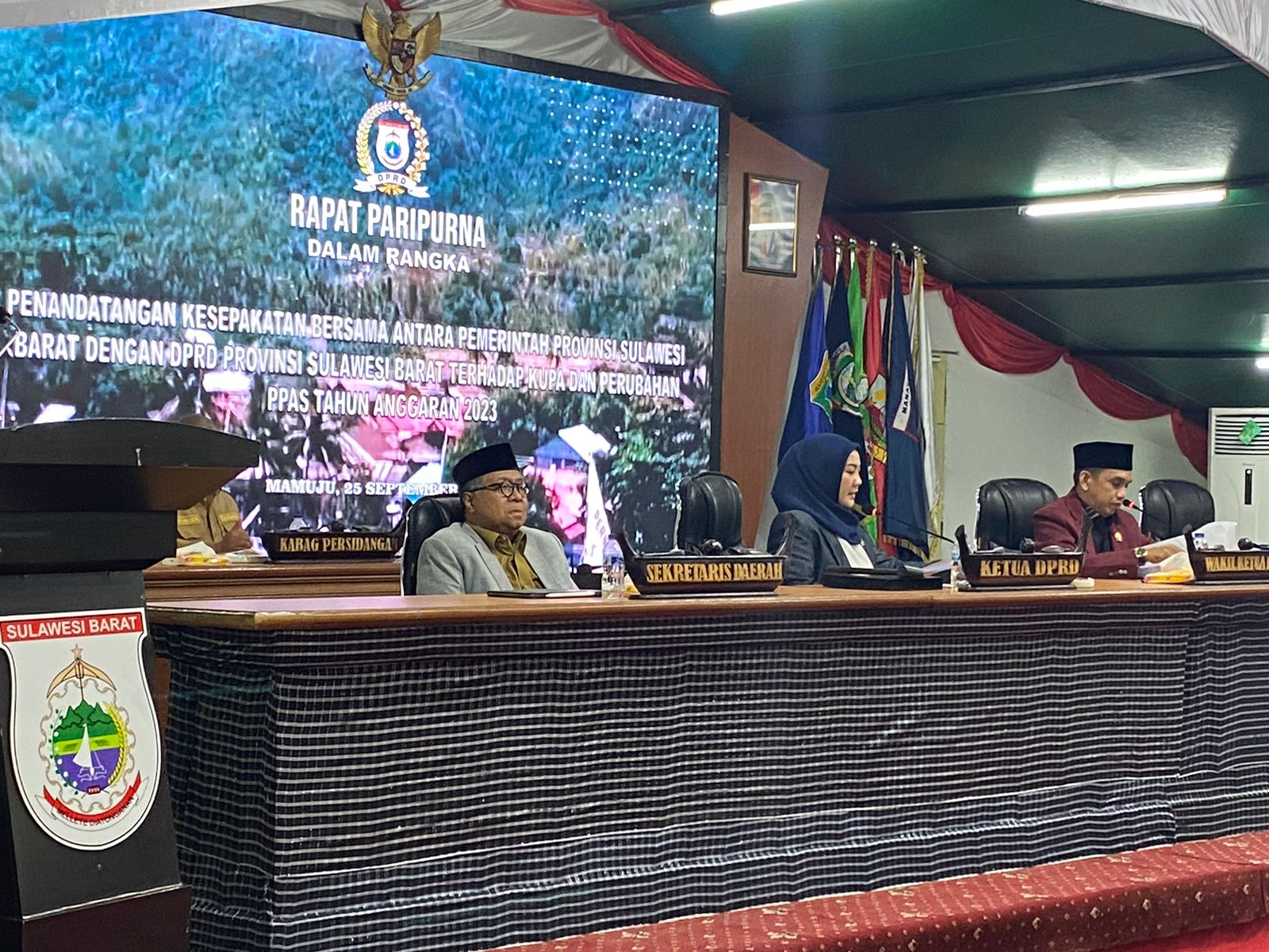 DPRD Sulbar Paripurnakan Penyampaian Surat Keputusan Pimpinan Dewan tentang Penyempurnaan Ranperda Pertanggungjawaban Pelaksanaan APBD Tahun Anggaran 2022