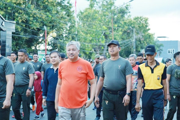 Bupati Pinrang Jalan Santai Bersama Dandim 1404