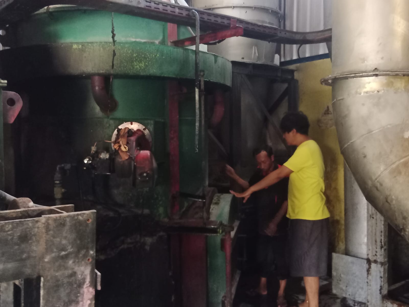 Kompor Pembakaran Limbah B3 Terbakar