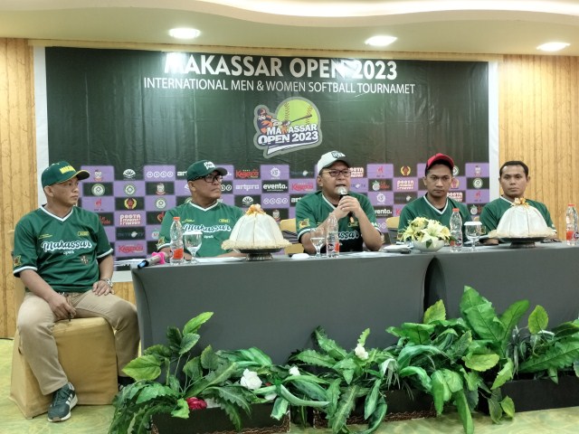 Juara Dunia Ramaikan Makassar Open Softball Tournament