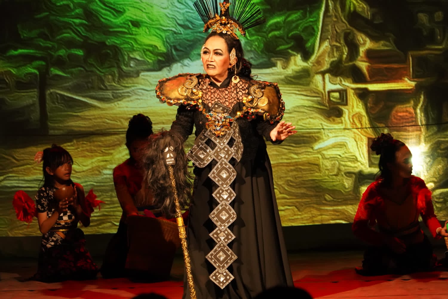 Teater Keliling Pentaskan Calon Arang, Cerita Rakyat Bali Dalam Bentuk Musikal di Lima Kota