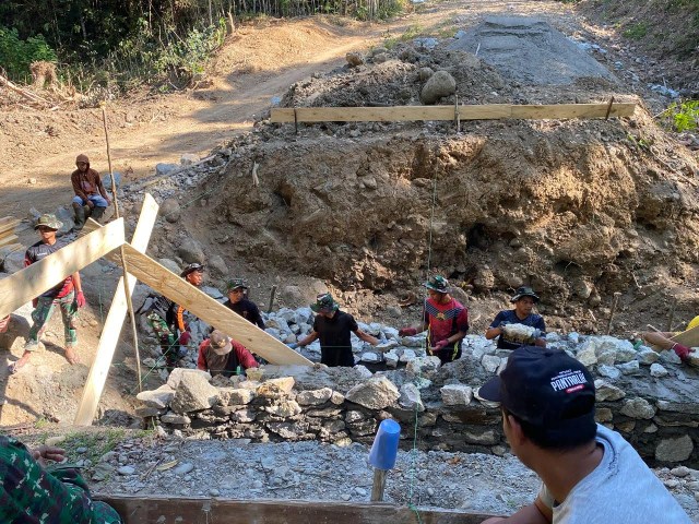 TMMD Kodim Rintisan Jalan dan Talud