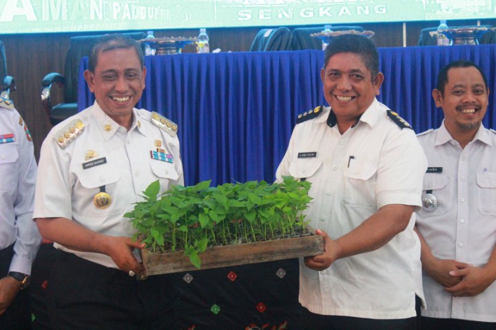 Sekkab Pimpin Rakor Percepatan Program Gubernur