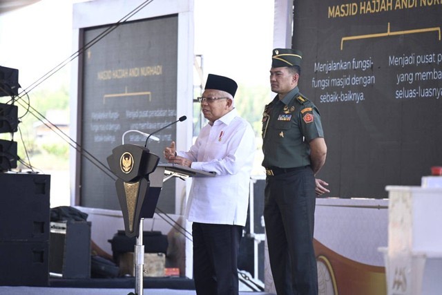 Ada Plaza UMKM di Puncak  Menara Masjid Hj Andi Nurhadi