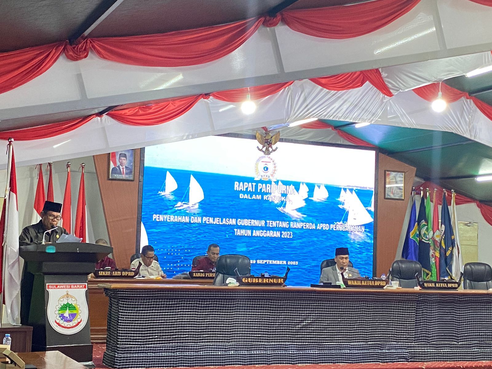 Asisten III Wakili Pj Gubernur Sulbar  Bersama Dewan Gelar Rapat Paripurna