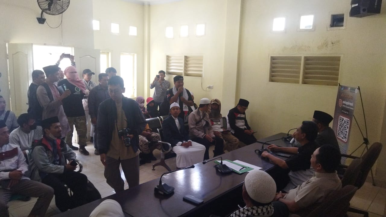 Pimpinan dan Anggota Terima Tuntutan Pendemo